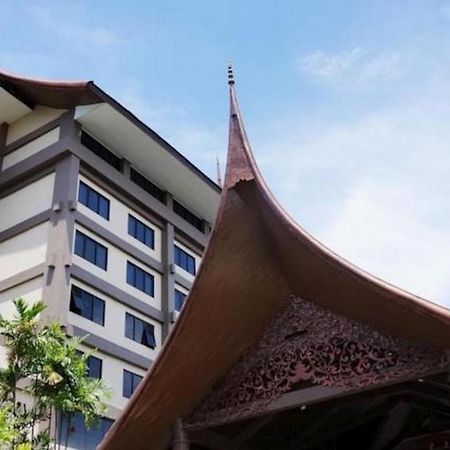 Kyriad Bumiminang Hotel Padang  Buitenkant foto