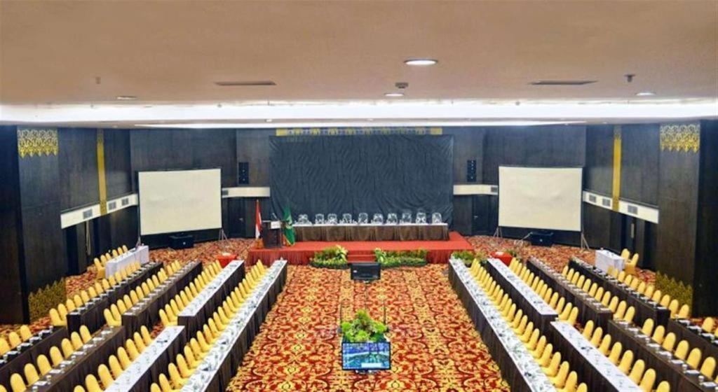 Kyriad Bumiminang Hotel Padang  Buitenkant foto