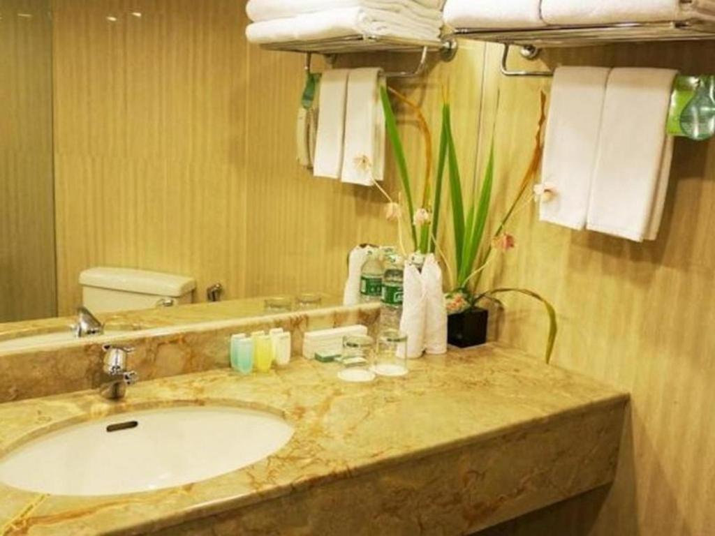 Kyriad Bumiminang Hotel Padang  Buitenkant foto