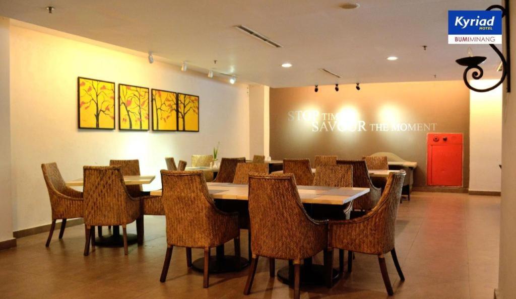 Kyriad Bumiminang Hotel Padang  Buitenkant foto