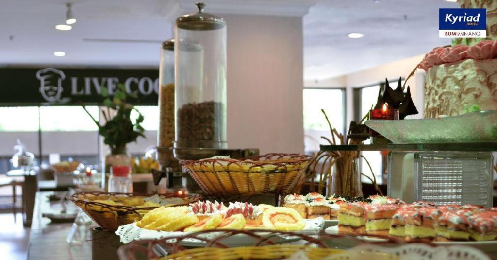 Kyriad Bumiminang Hotel Padang  Buitenkant foto
