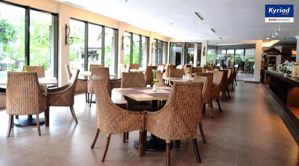 Kyriad Bumiminang Hotel Padang  Buitenkant foto