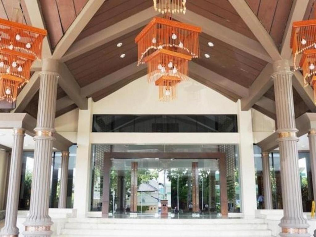 Kyriad Bumiminang Hotel Padang  Buitenkant foto