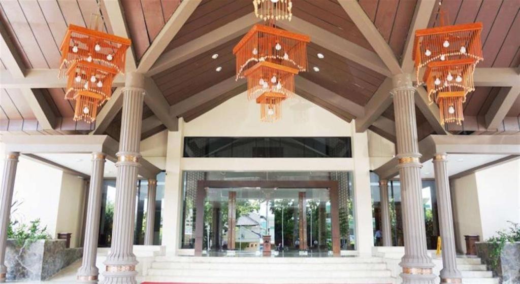 Kyriad Bumiminang Hotel Padang  Buitenkant foto