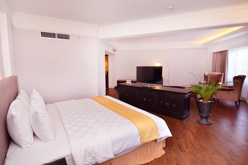 Kyriad Bumiminang Hotel Padang  Buitenkant foto