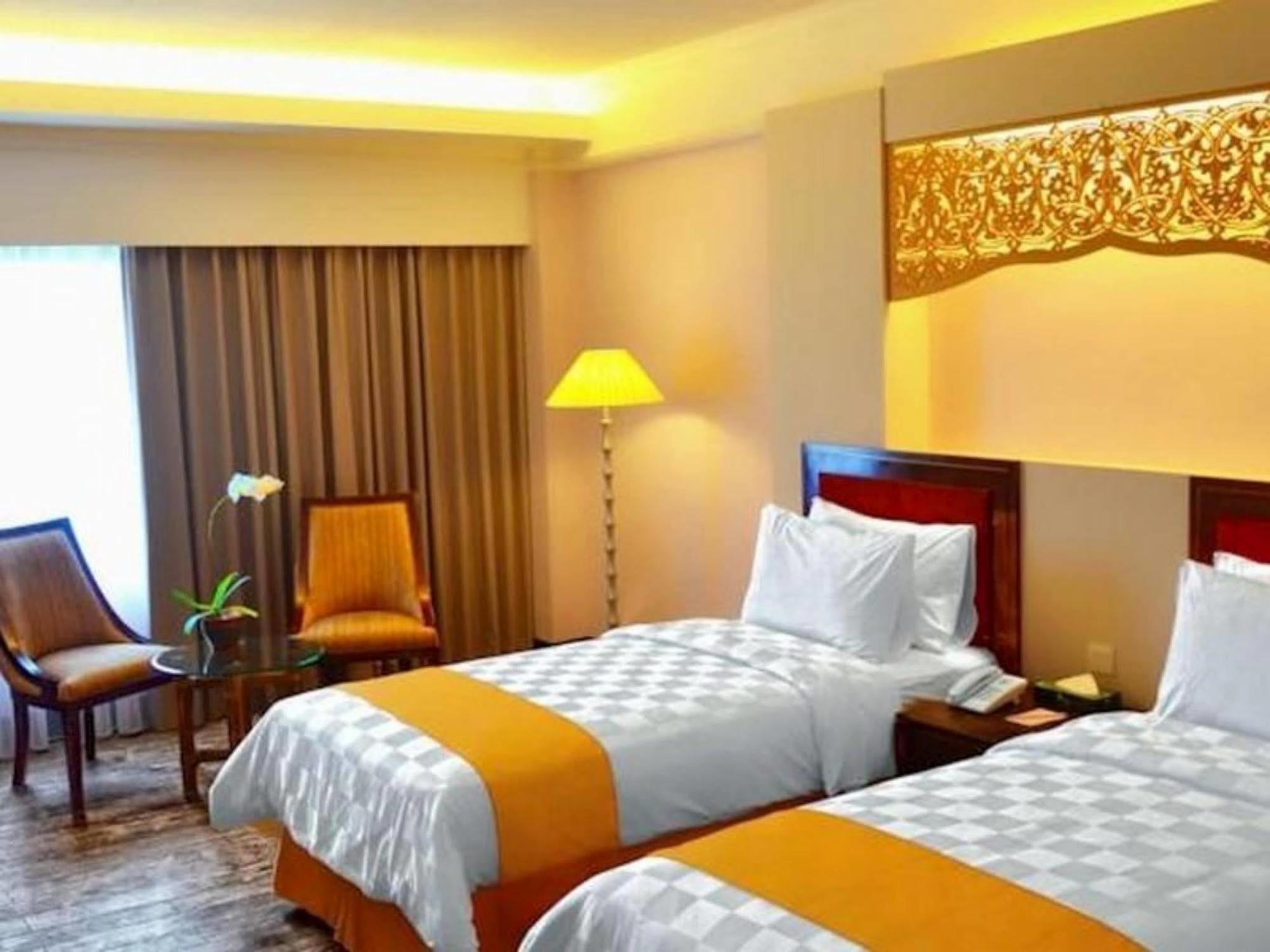 Kyriad Bumiminang Hotel Padang  Buitenkant foto