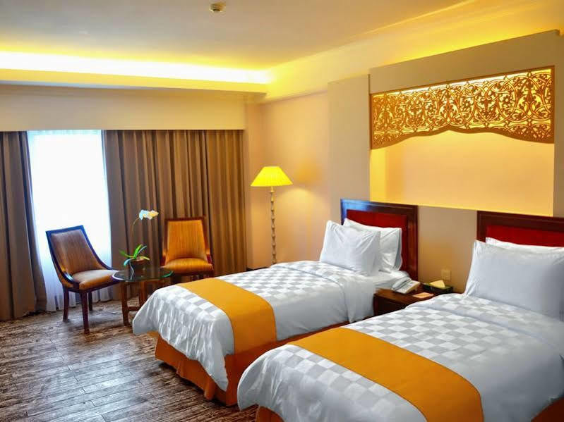 Kyriad Bumiminang Hotel Padang  Buitenkant foto