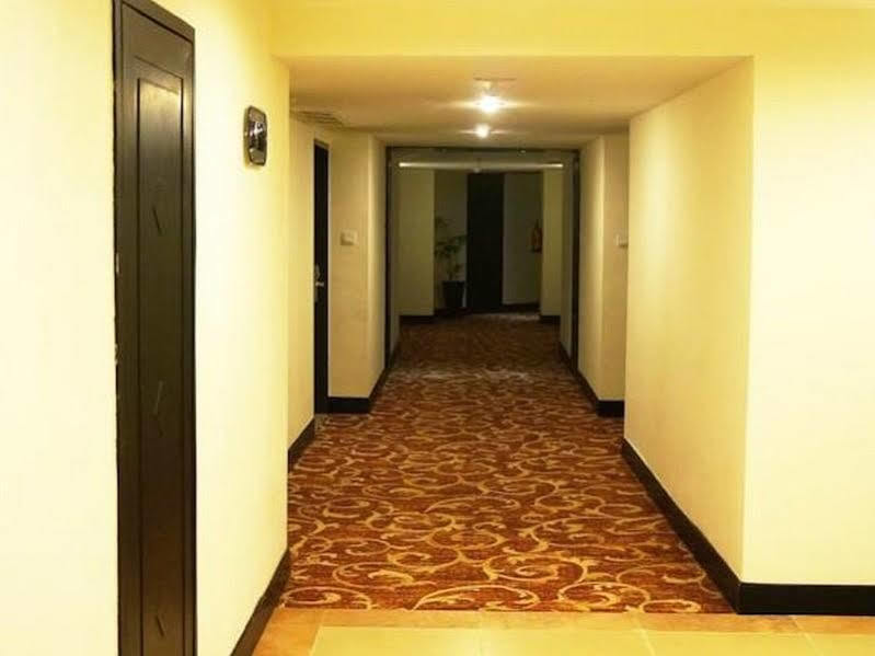 Kyriad Bumiminang Hotel Padang  Buitenkant foto