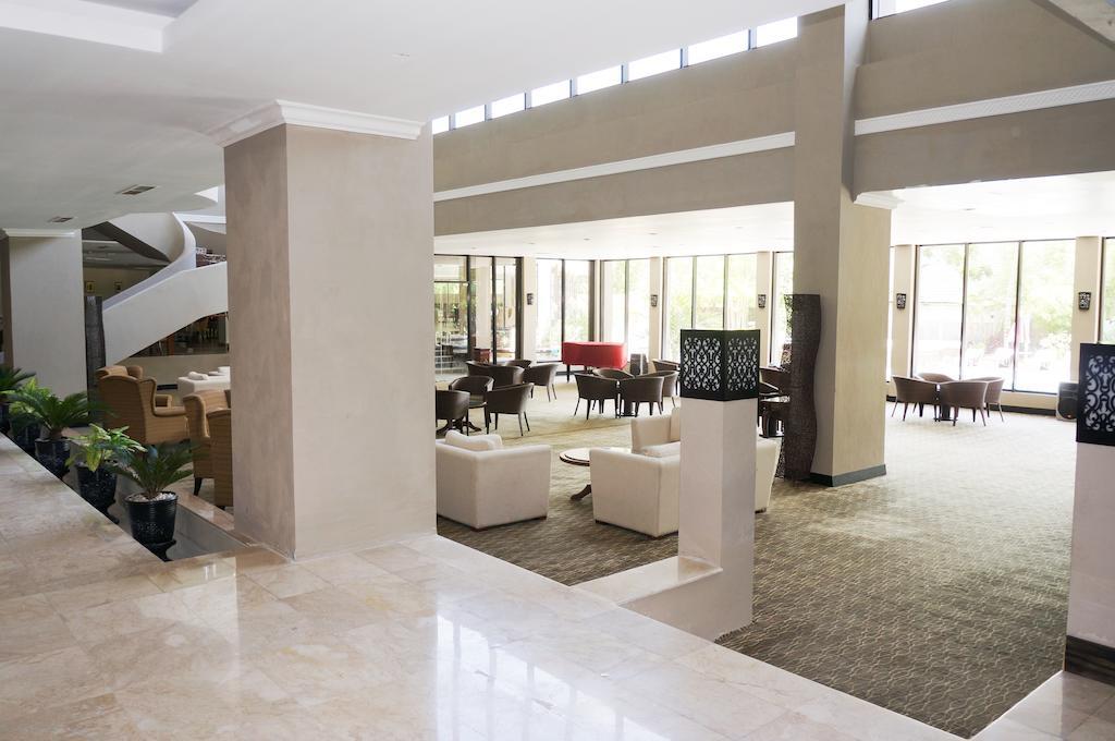 Kyriad Bumiminang Hotel Padang  Buitenkant foto