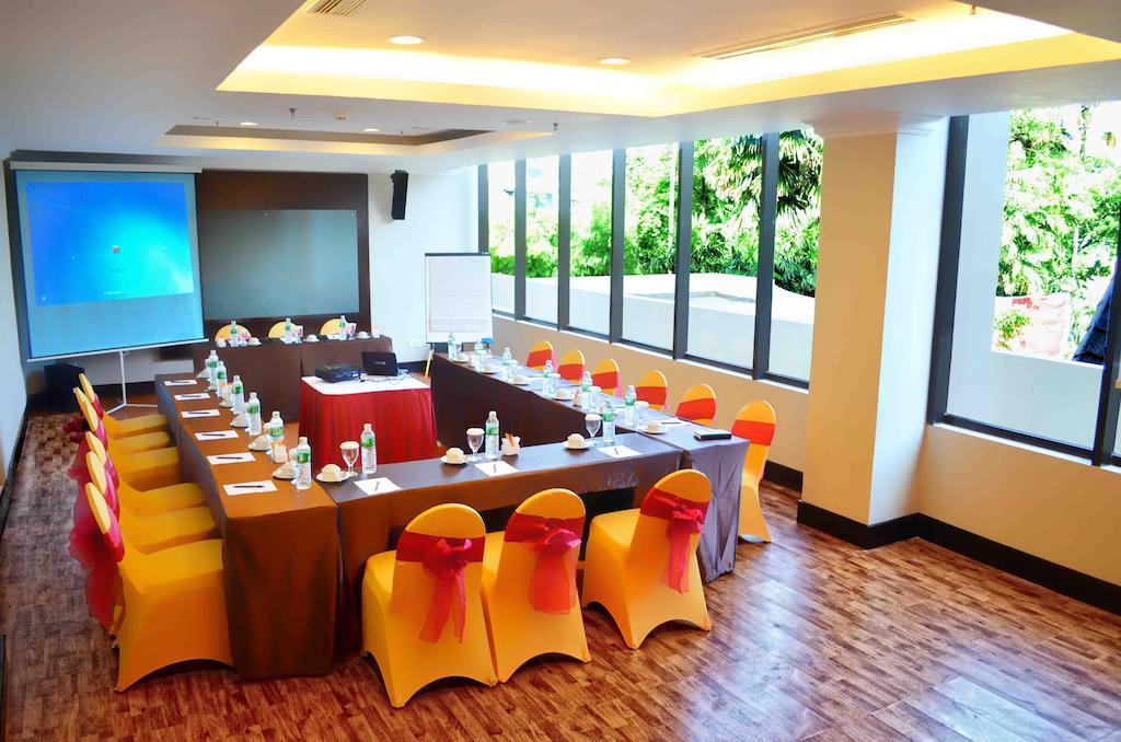 Kyriad Bumiminang Hotel Padang  Buitenkant foto