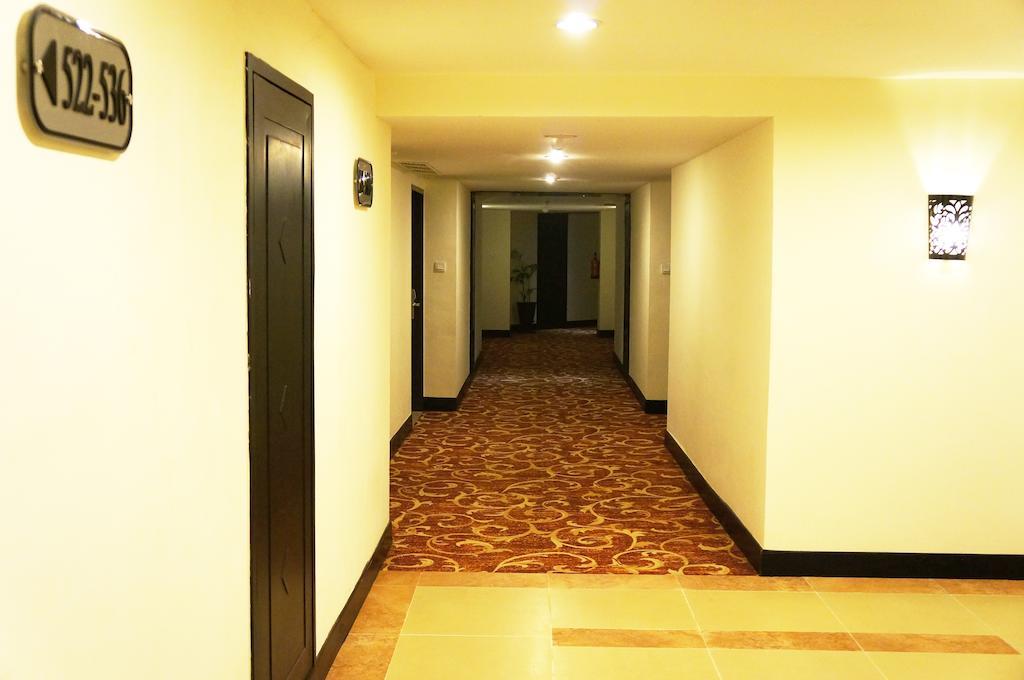 Kyriad Bumiminang Hotel Padang  Buitenkant foto