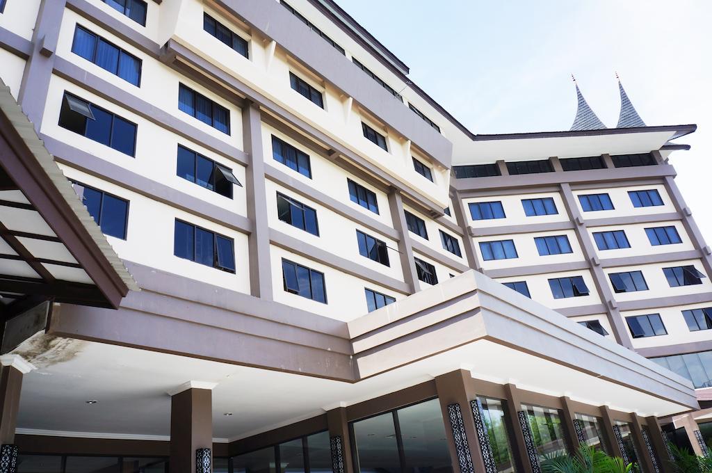 Kyriad Bumiminang Hotel Padang  Buitenkant foto