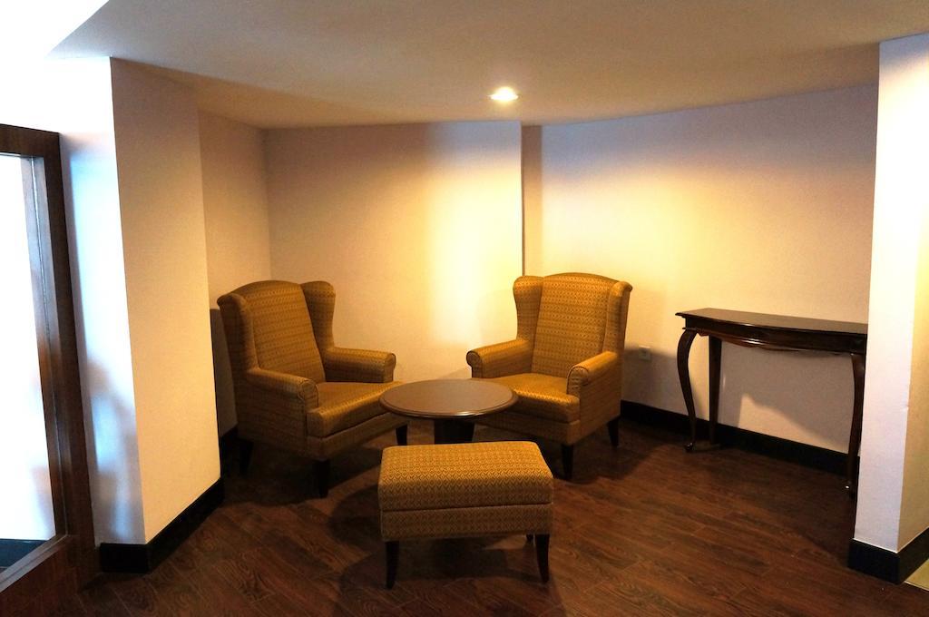 Kyriad Bumiminang Hotel Padang  Buitenkant foto