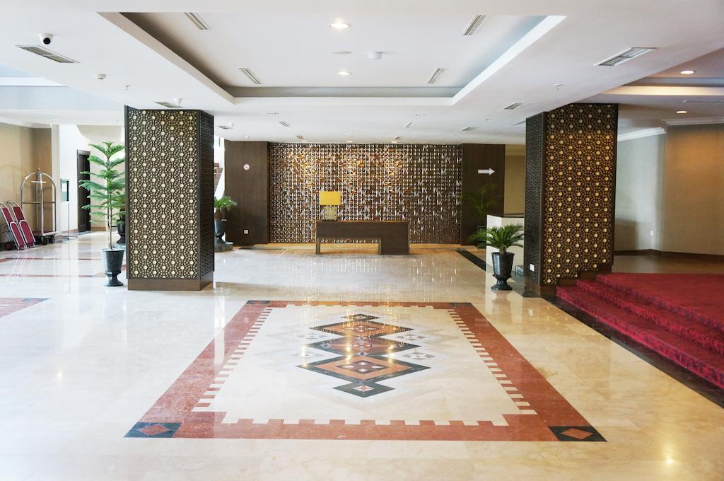Kyriad Bumiminang Hotel Padang  Buitenkant foto