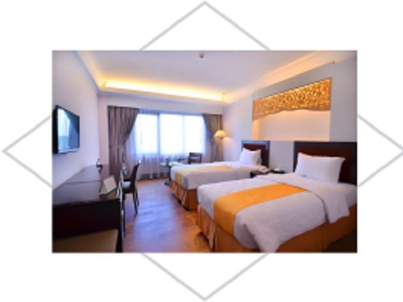Kyriad Hotel Bumiminang Padang  Buitenkant foto